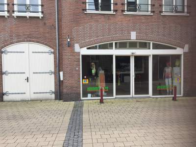 Nieuwstraat 8 Nijkerk zijaanzicht en zijingang